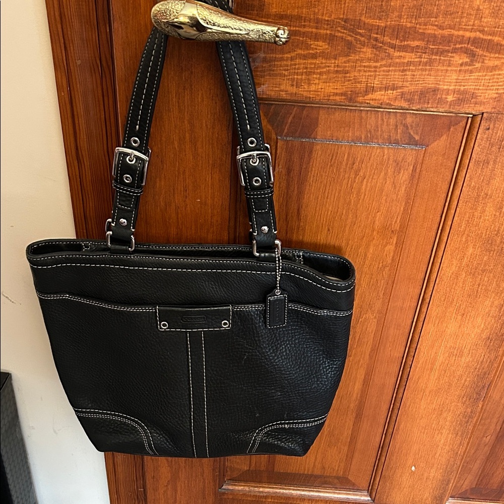 Chic Black Tote Bag with Stitch Detailing